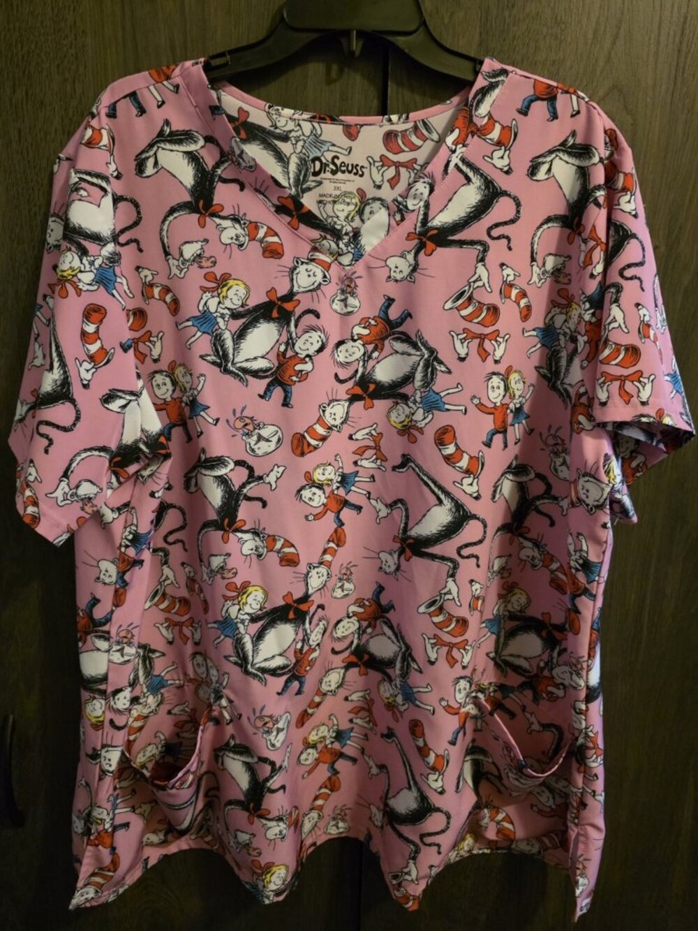 Dr Suess Women’s Cat in the Hat Pink Scrub Top nwt 2XL